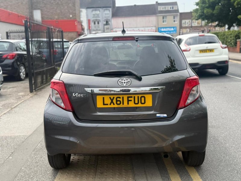 TOYOTA VITZ